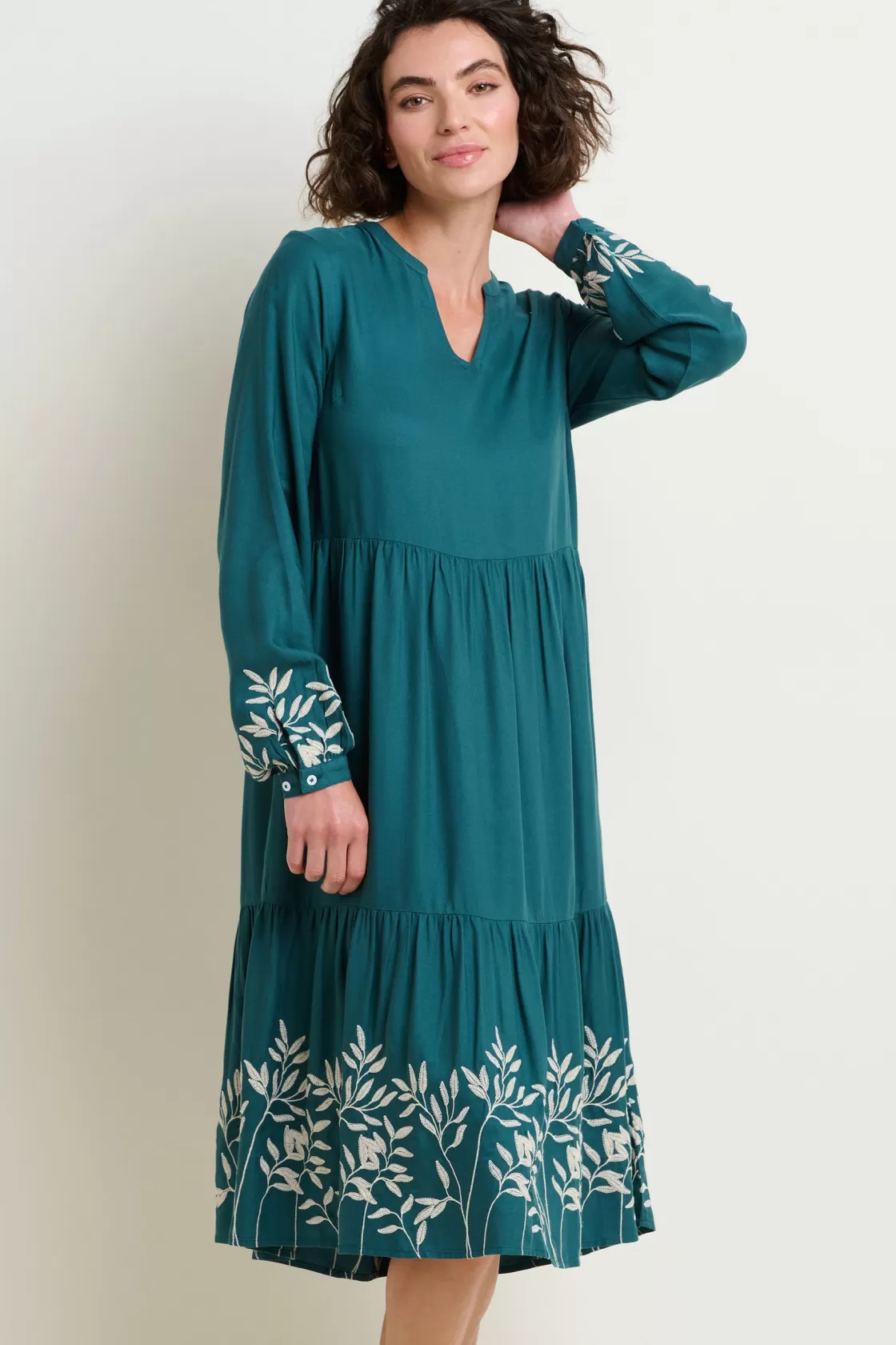 Dresses>Brakeburn Anwen Embroidered Maxi Dress Blue