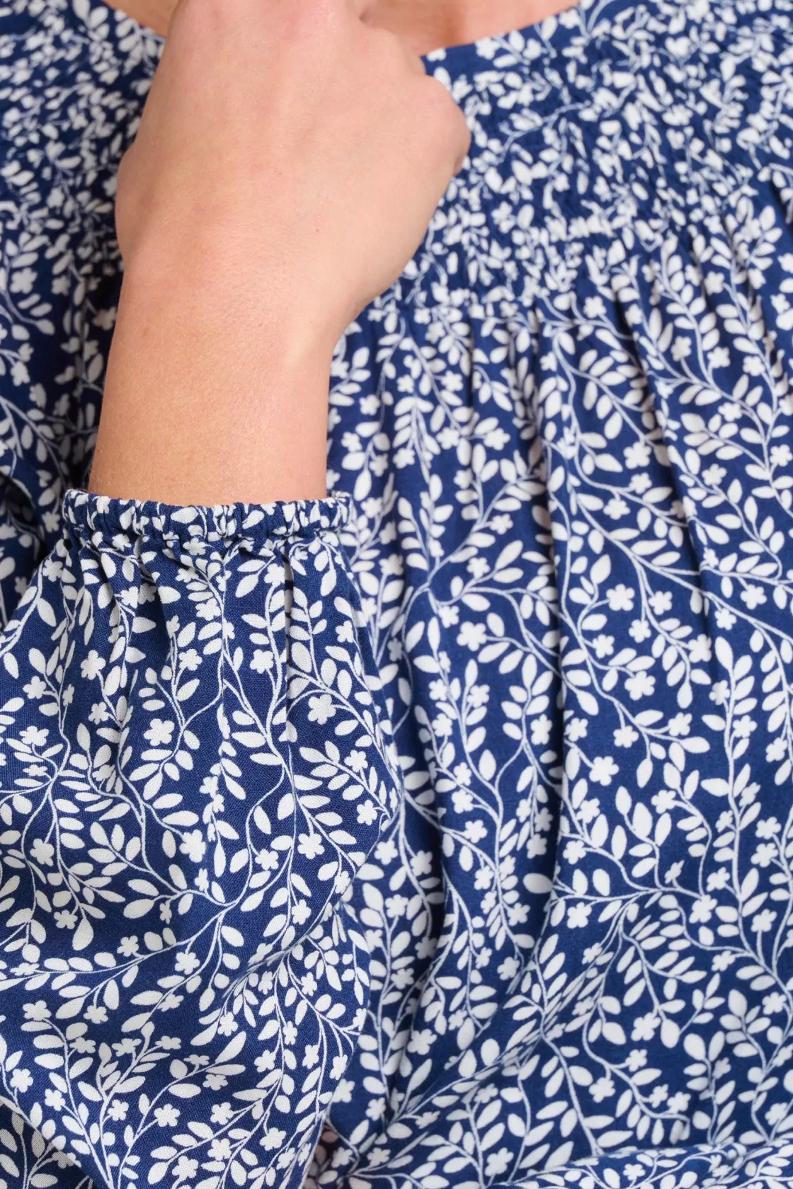 Shirts And Blouses>Brakeburn Floral Trail Shirring Blouse Navy