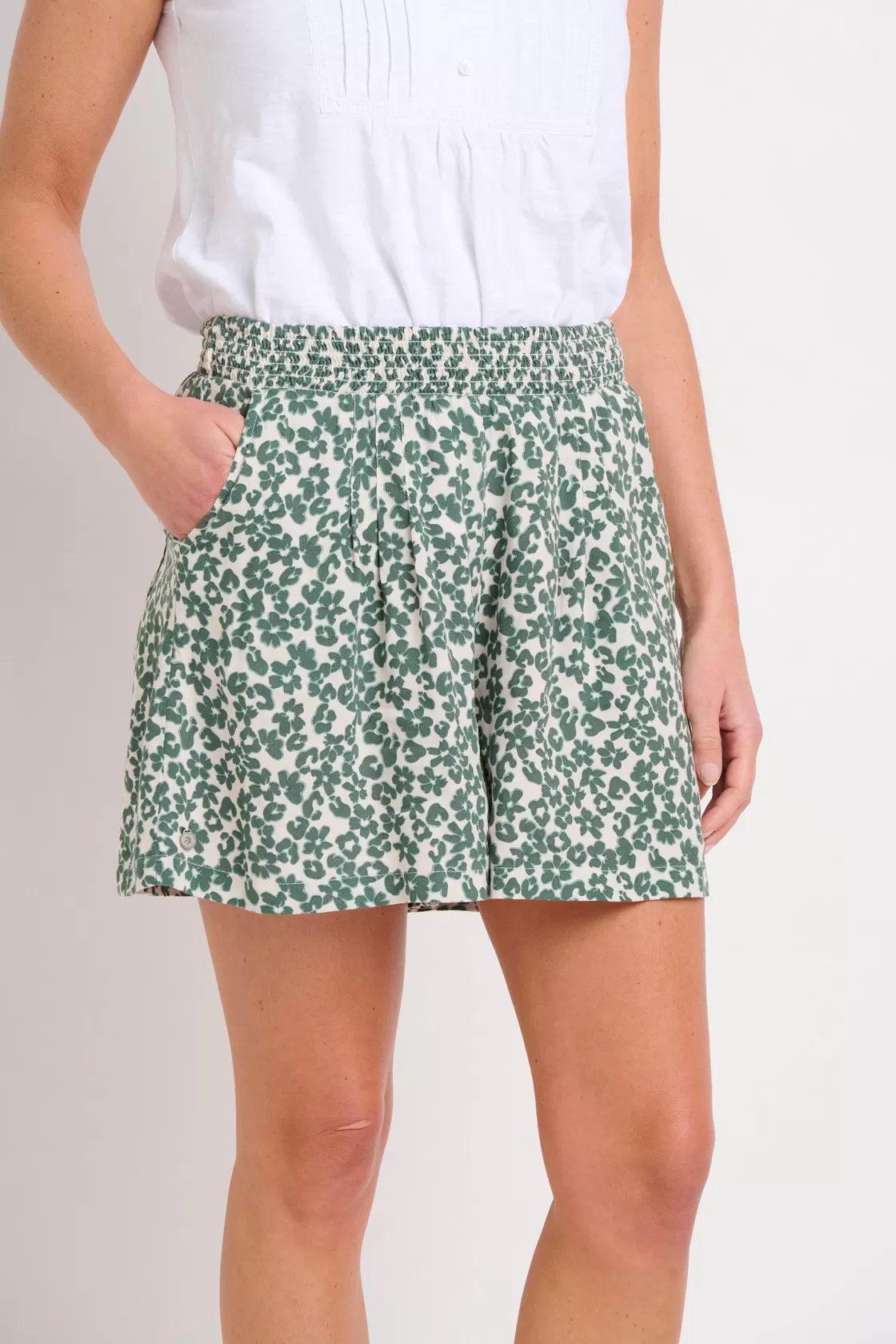 Trousers And Shorts>Brakeburn Leopard Floral Shorts Green